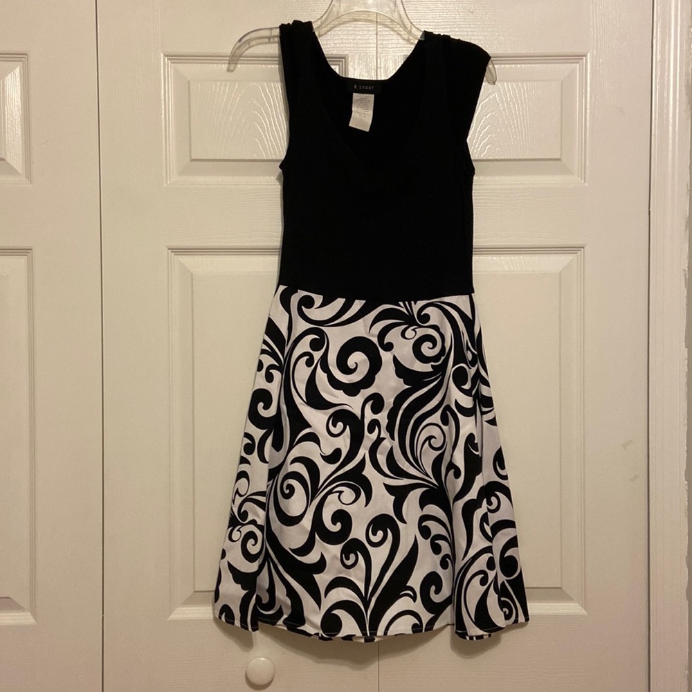 B*Smart short dress size 10 black on top and black and white at the bottom